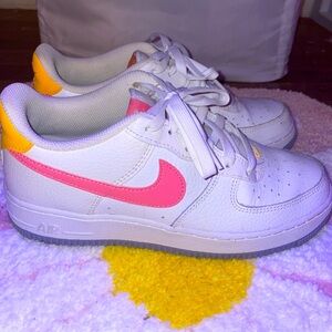 Nike Air Force 1 multicolor (pink, white, orange).